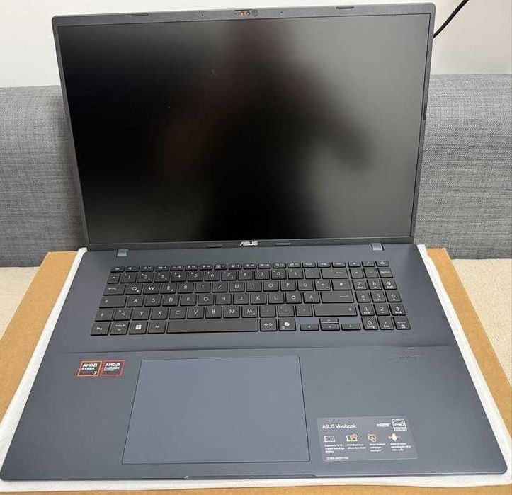 Jak nowy 18,4 cala! Laptop Asus Vivobook 18 32GB procesor Ryzen AI 260 Radeon 780m IPS SSD Samsung 1TB 990 Pro 144Hz
