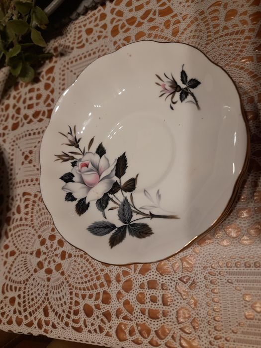 Talerzyki porcelanowe