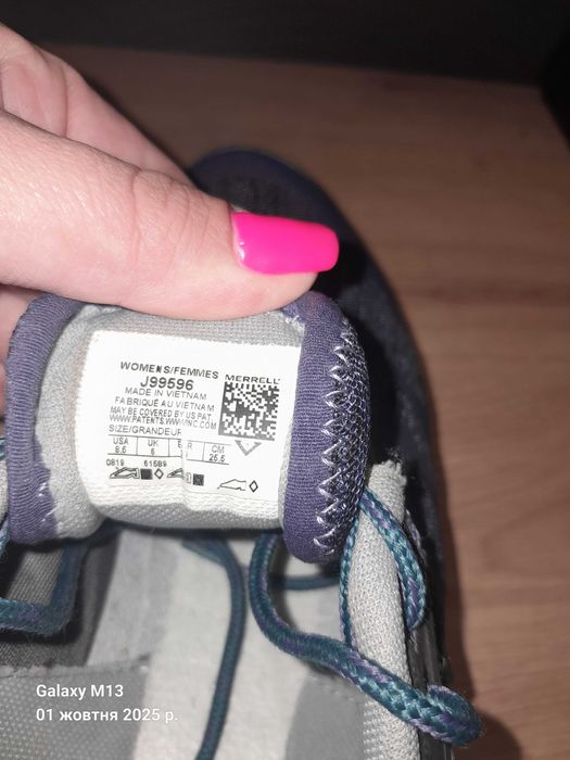 Кросівки фірми MERRELL