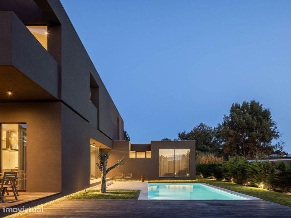 Madalena House - Moradia de Autor com Piscina a 1 km da Praia da Ma...