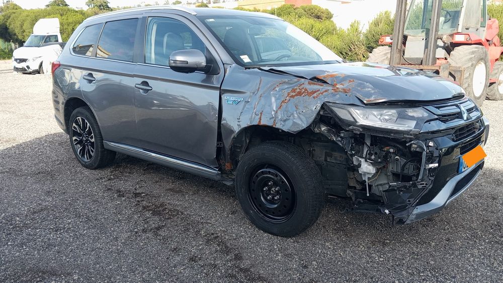 Mitsubishi Outlander 2.4 PHVI Híbrido Elétrico