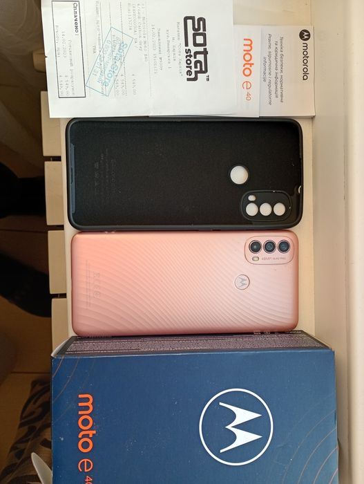 Телефон Motorola E40.