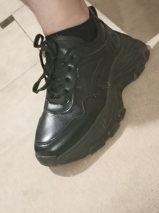 Прода кожаные кроссовки