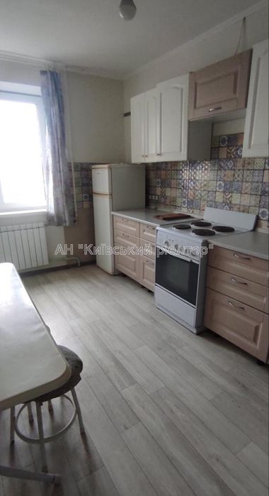 Оренда 2 кімнатної квартири. Лук"янівка. вул.Іллєнка Юрія 7