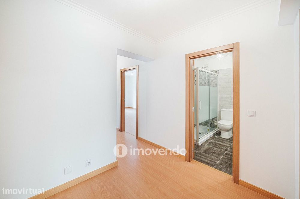 Apartamento T3, com terraço e arrecadação, em Mem Martins