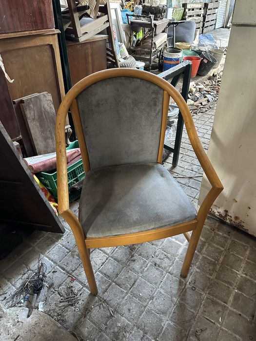 Cadeira madeira .