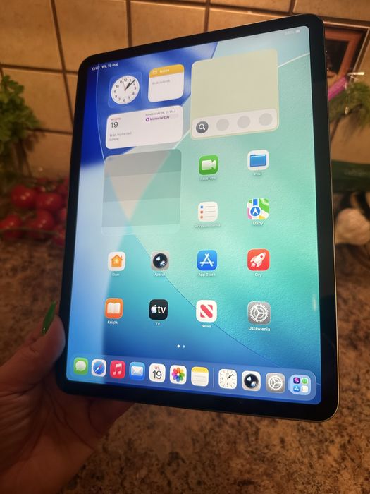Tablet iPad Apple Retina PRO 11” + NOWE ETUI — iOS 26.5 - PROCREATE —— BEZ PRZYCISKU