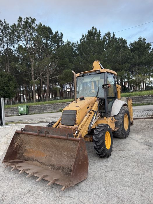 Retroescavadora newholland nh85