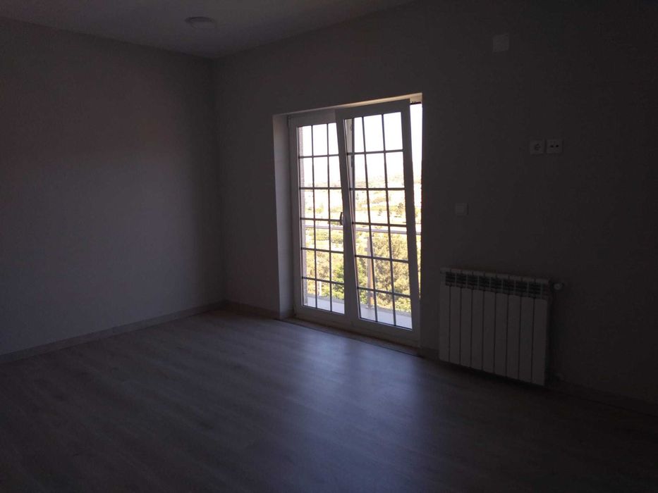 Apartamento T3 em frente ao Jardim Carlos Amaral