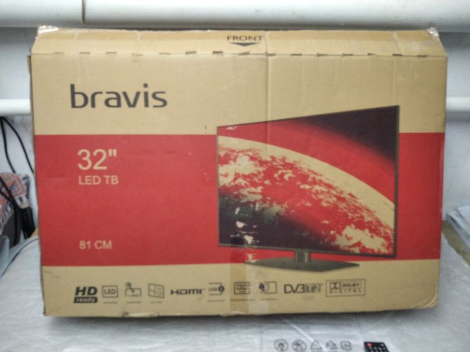 Продам телевізор BRAVIS 32Е6000+Т2 гарний стан.
