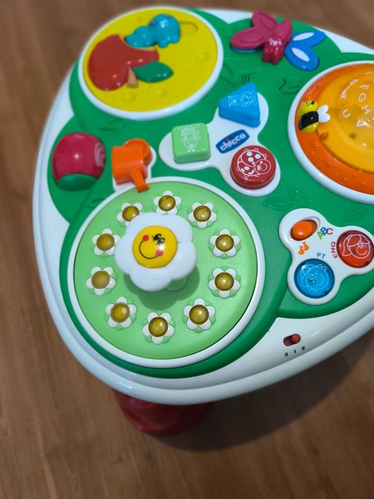 Mesa de atividades para bebés