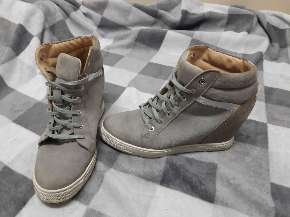 Trampki na koturnie / skóra / r. 39