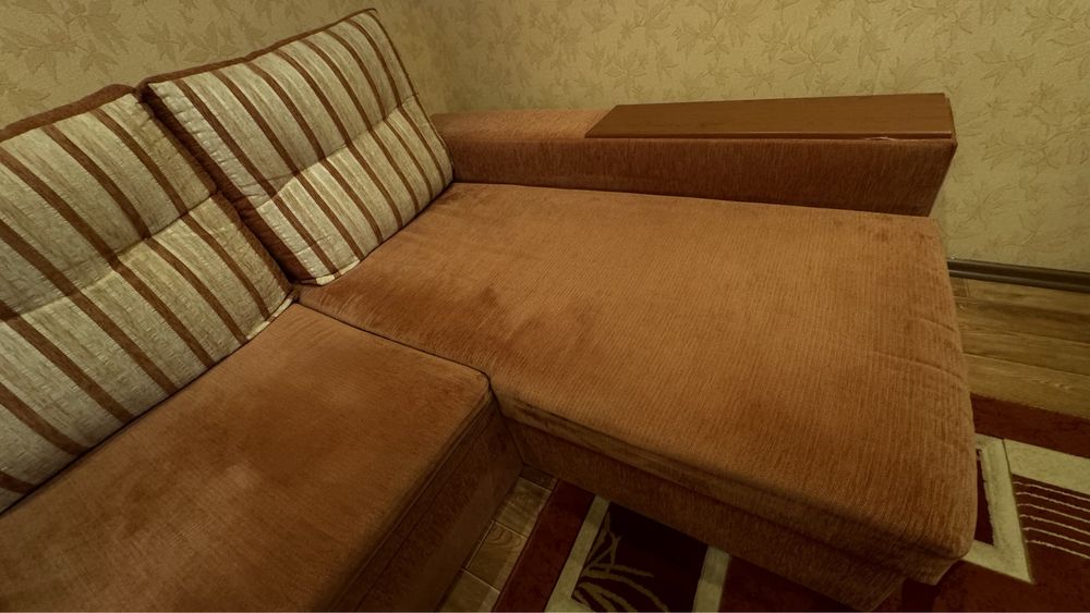 Диван кутовий в гарному стані