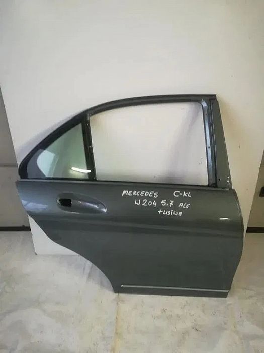 Drzwi prawy tył Mercedes W204 C klasa
