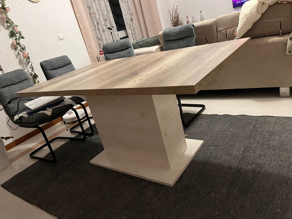 Mesa  de 1 mês de uso