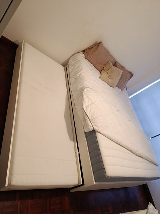 Cama com colchão casal e de  solteiro