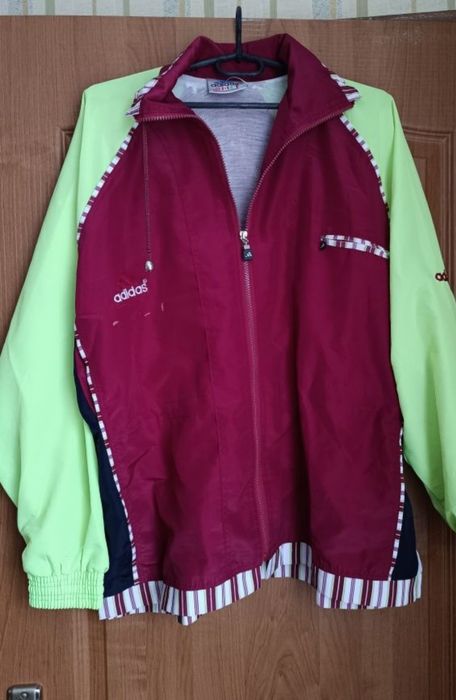 Куртка курточка спортивна