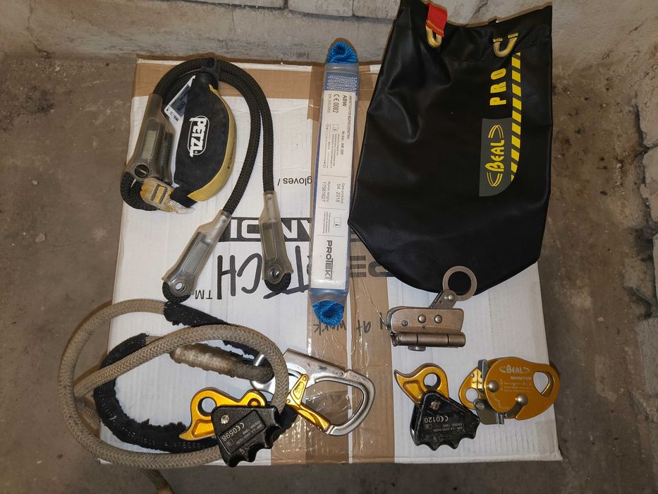 Karabinek Petzl MGO 60, Petzl Grillon.  Do lonży itp.