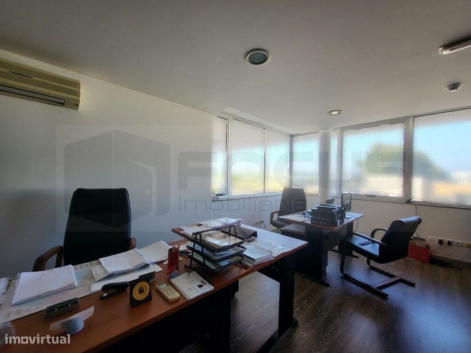 Armazém para venda Albergaria -a Velha - Excelente localização e Vi...