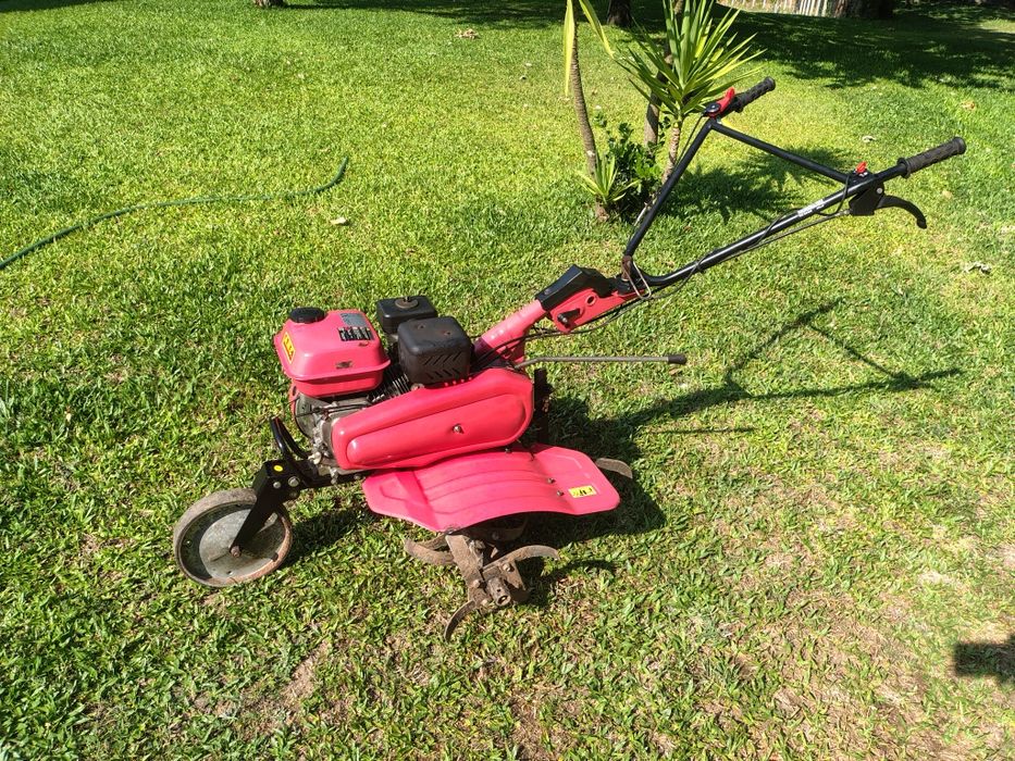 Motoenxada em bom estado
