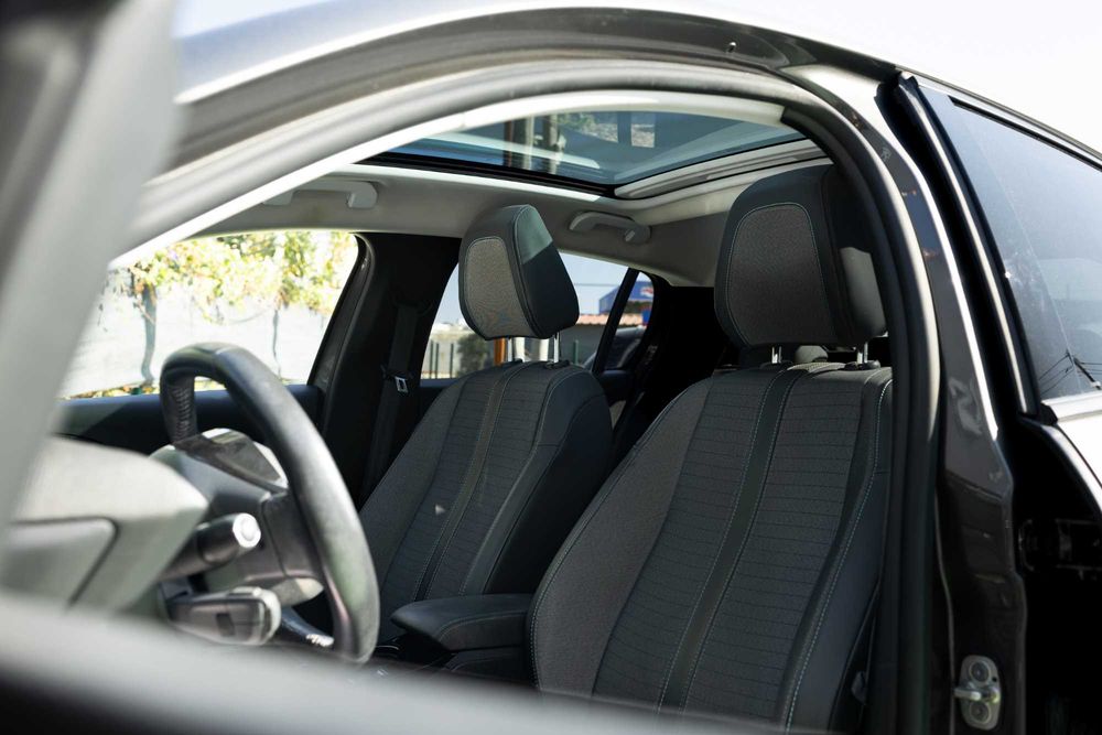Peugeot 208 1.2 PureTech Allure - TECTO PANORÂMICO foto 2