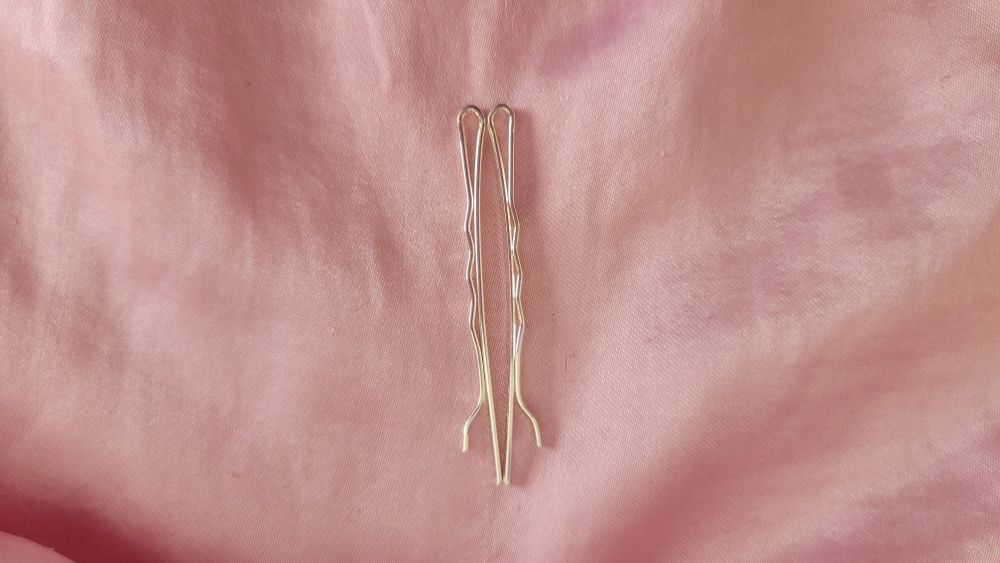 Tiara de Cabelo Prateada em Aço Inoxidável com Flores Brilhantes