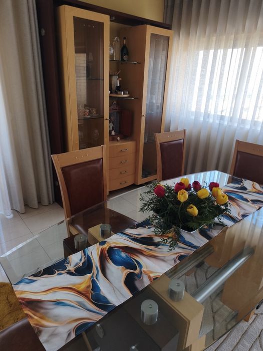 Mesa de sala com 6 cadeiras