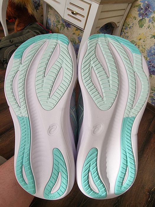 Оригінал 100% жіночі кросівки asics nimbus 27 eur 38