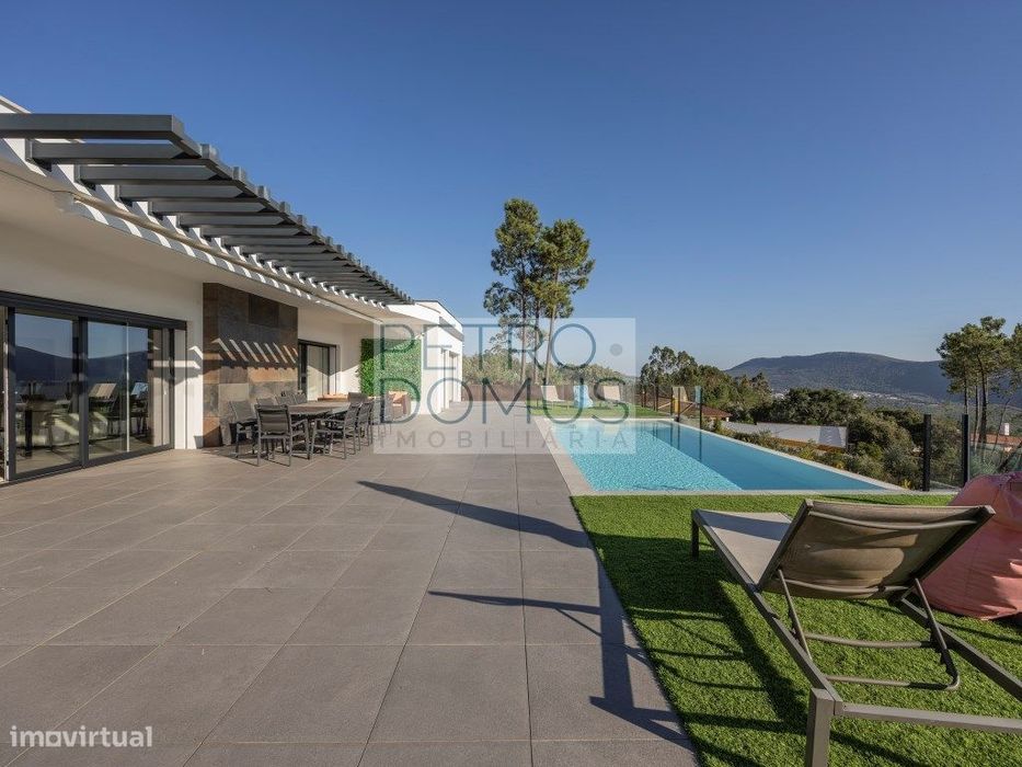 Moradia T3+Atelier Como Nova Com Piscina Aquecida E Vista Para A Se...