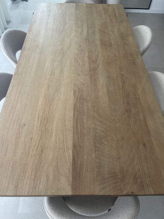 Mesa de madeira e ferro