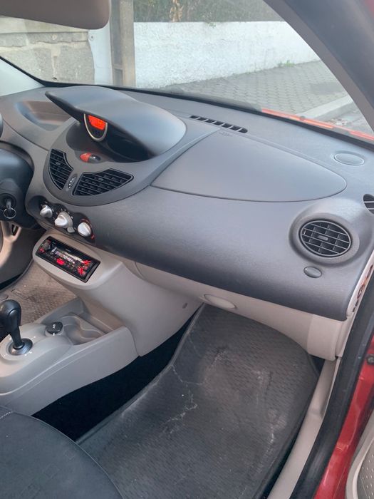 Renault twingo vermelho