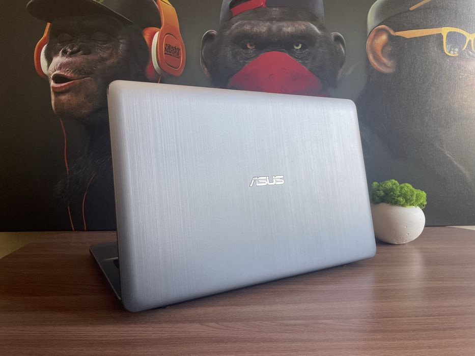Игровой ноутбук Asus/i3-6006/8 GB/ 240 SSD/GeForce 920M 2 GB