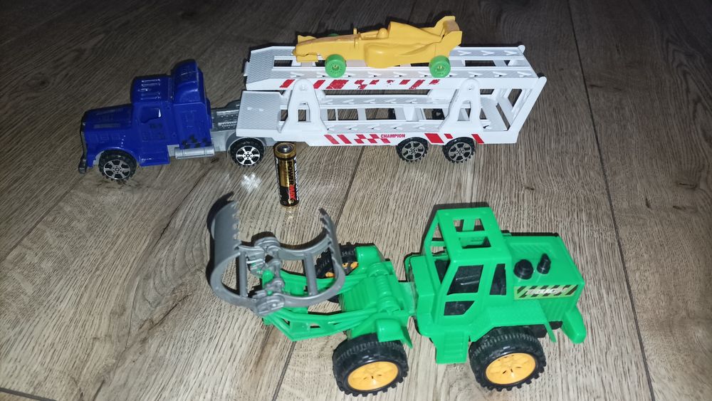 Машинки для хлопчиків(автовоз , трактор)