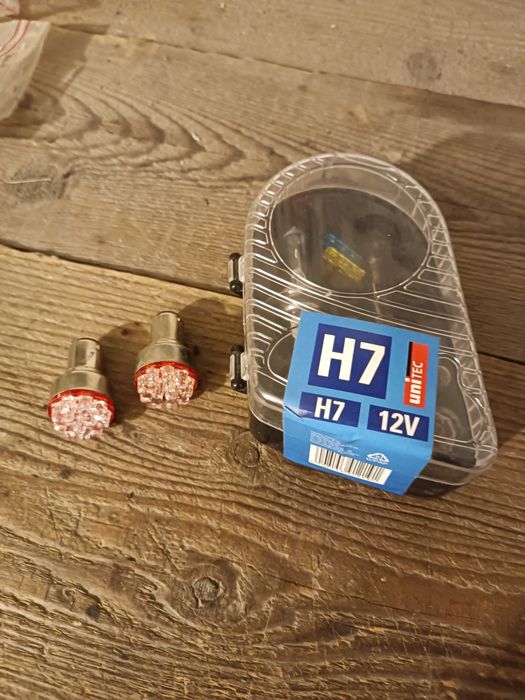 Zestaw żarówek w kuferku