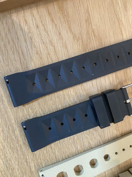 Braceletes em Borracha Novas - Tamanho 22mm