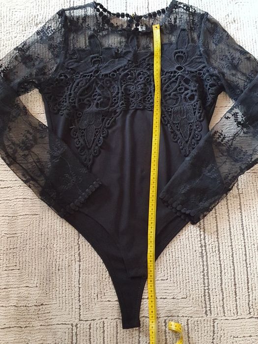 Czarne koronkowe body