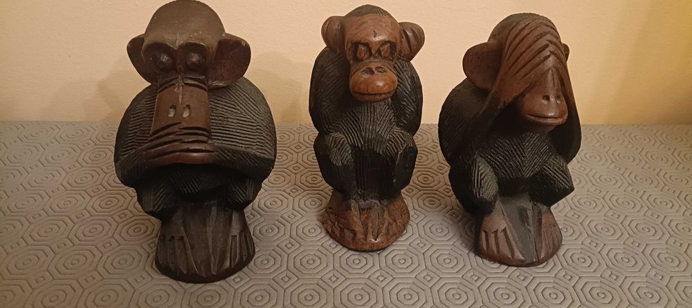 3 macacos em madeira maciça - bom estado