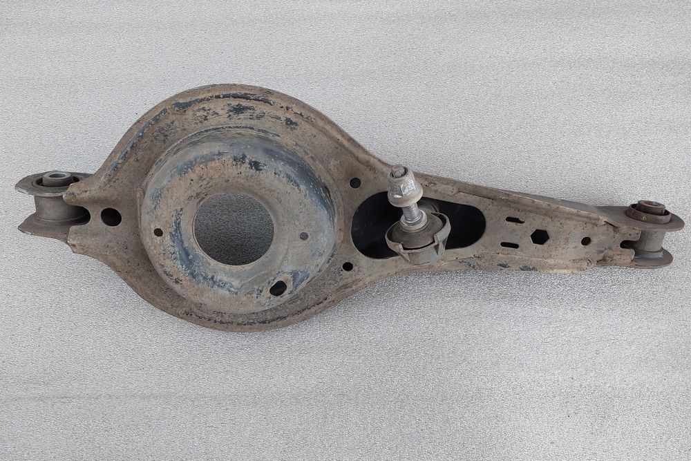 Braço de suspensão trás esquerdo FORD Focus III