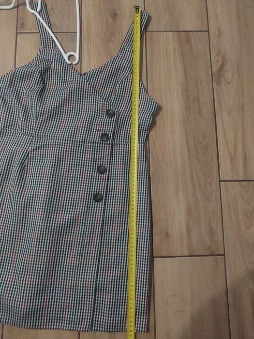 Sukienka na szelkach w krateczkę r. 38