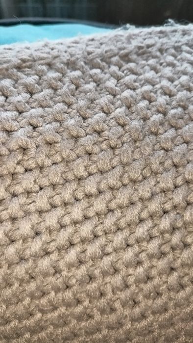 Хустка плетена з китицями