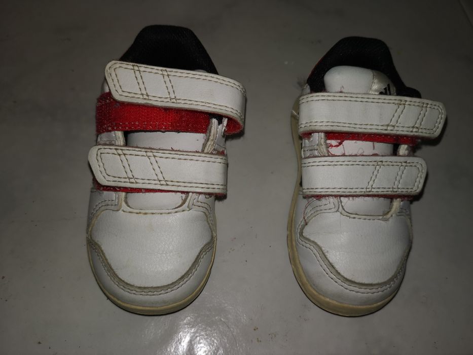 Ténis Adidas em bom estado