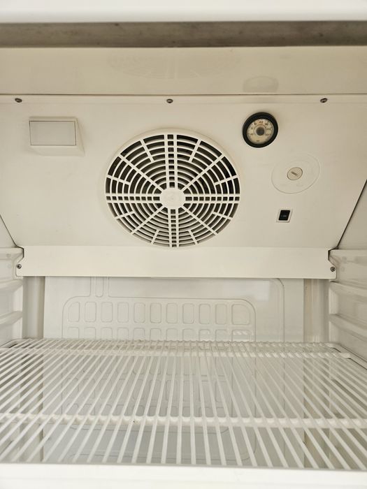 Arca frigorífica vertical da marca CARRIER