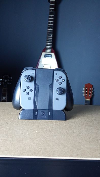 Joycony Nintendo z uchwytem i ładowarką