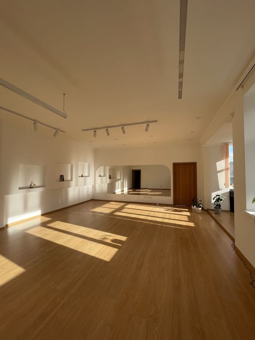 3 хв від метро Оренда світла студія зал погодинно центр йога танці