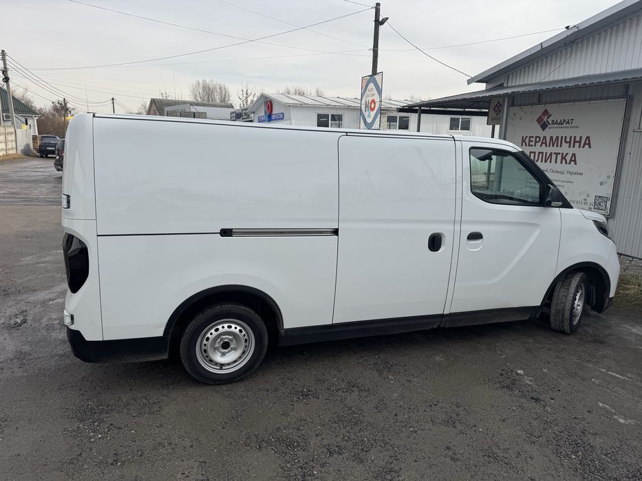 Електро бус максус