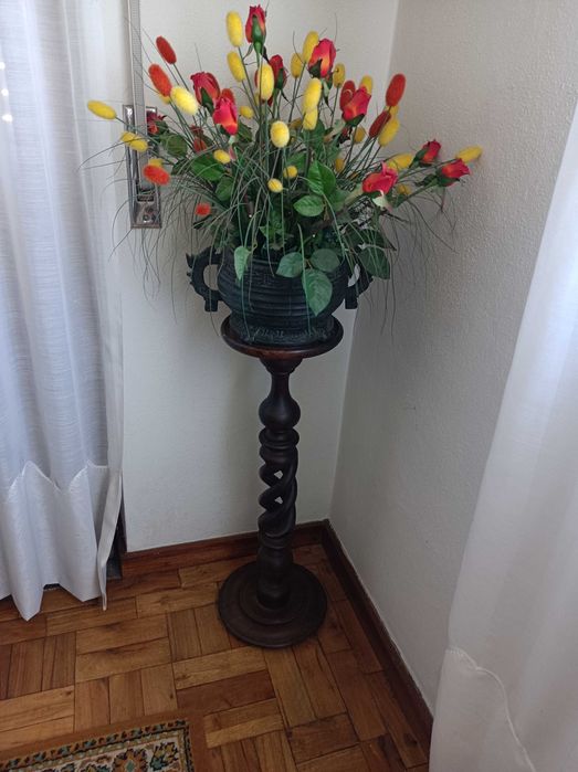 Mobilia de sala completa (tudo incluído, molduras, candeeiro, etc)