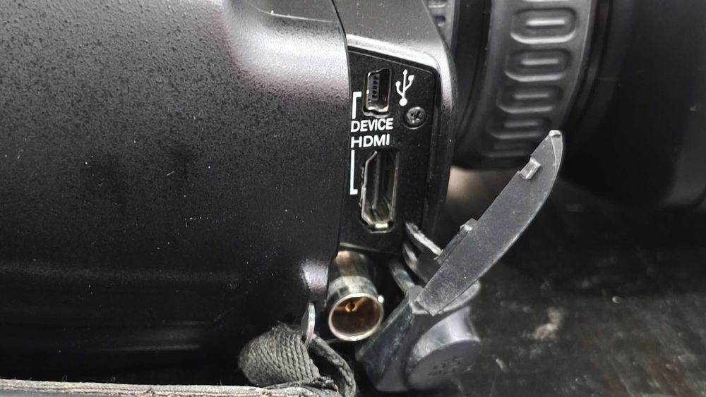 Camera de Vídeo 4K - JVC HM200