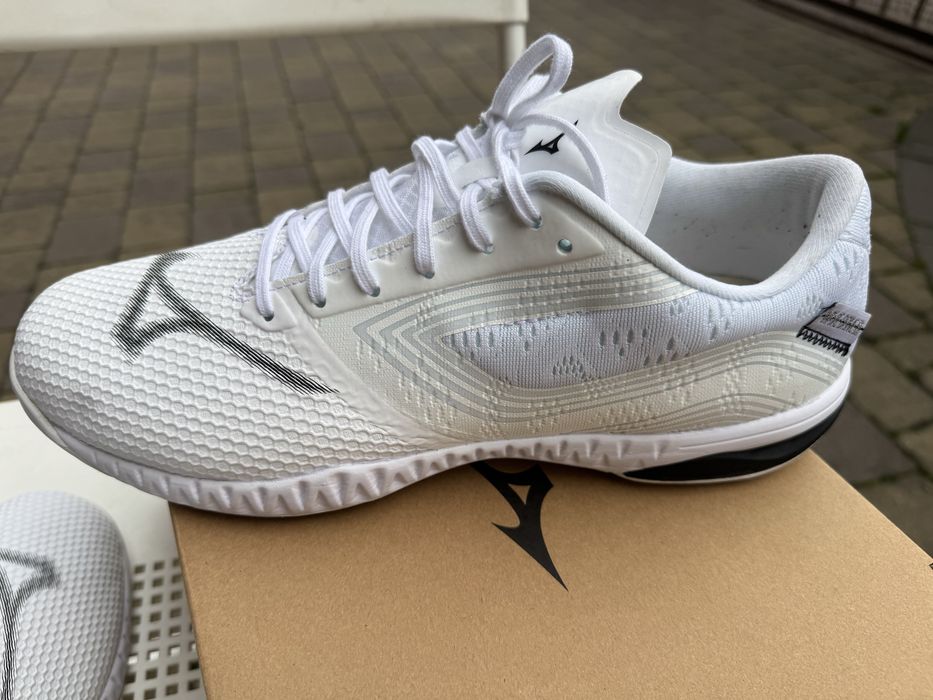 Кросівкі нові  Мізуно