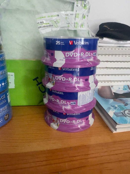 Vendo 100 DVDs Verbatim DVD+R DL (Dual Layer) de elevada qualidade.