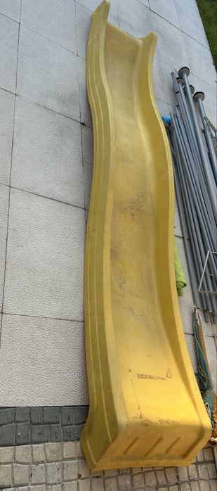Escorrega amarelo 3m